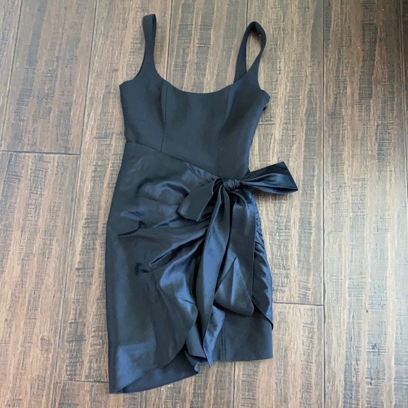 cinq a sept Dresses & Skirts - Cinq A Sept dress with bow size 0